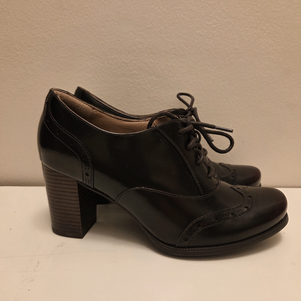 Clarks Artisan Dark Brown Burgundy Lace-Up Block Heels